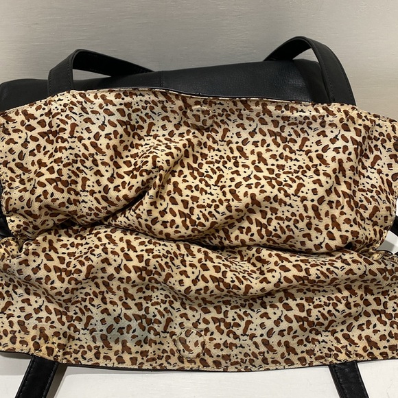 ILI New York Black Leather Drawstring Tote - Picture 9 of 16